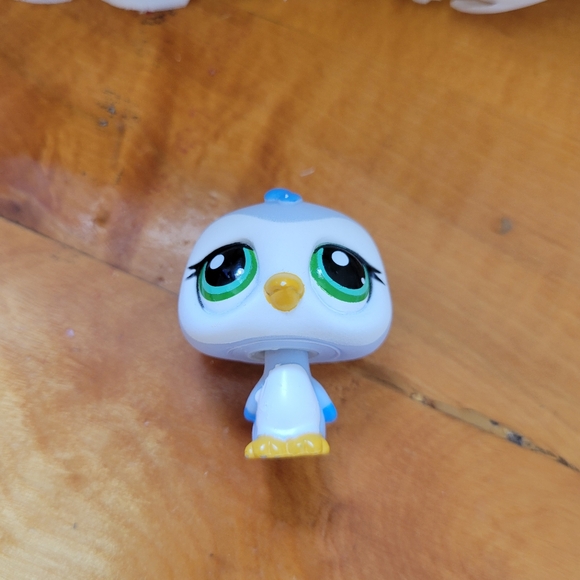 Littlest Pet Shop LPS #1526 Penguin Bird Blue White Green Eyes - Picture 9 of 12
